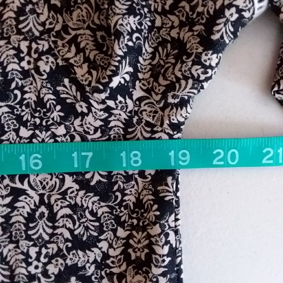 ☆☆SOLD☆☆ Easel Boho Style Bell Sleeve Dress - Picture 4 of 8